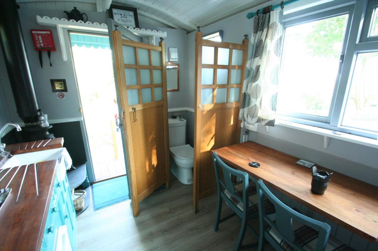 Ferienwohnung Bronllys Farm Coastal Self-Catering Llanelli Exterior foto